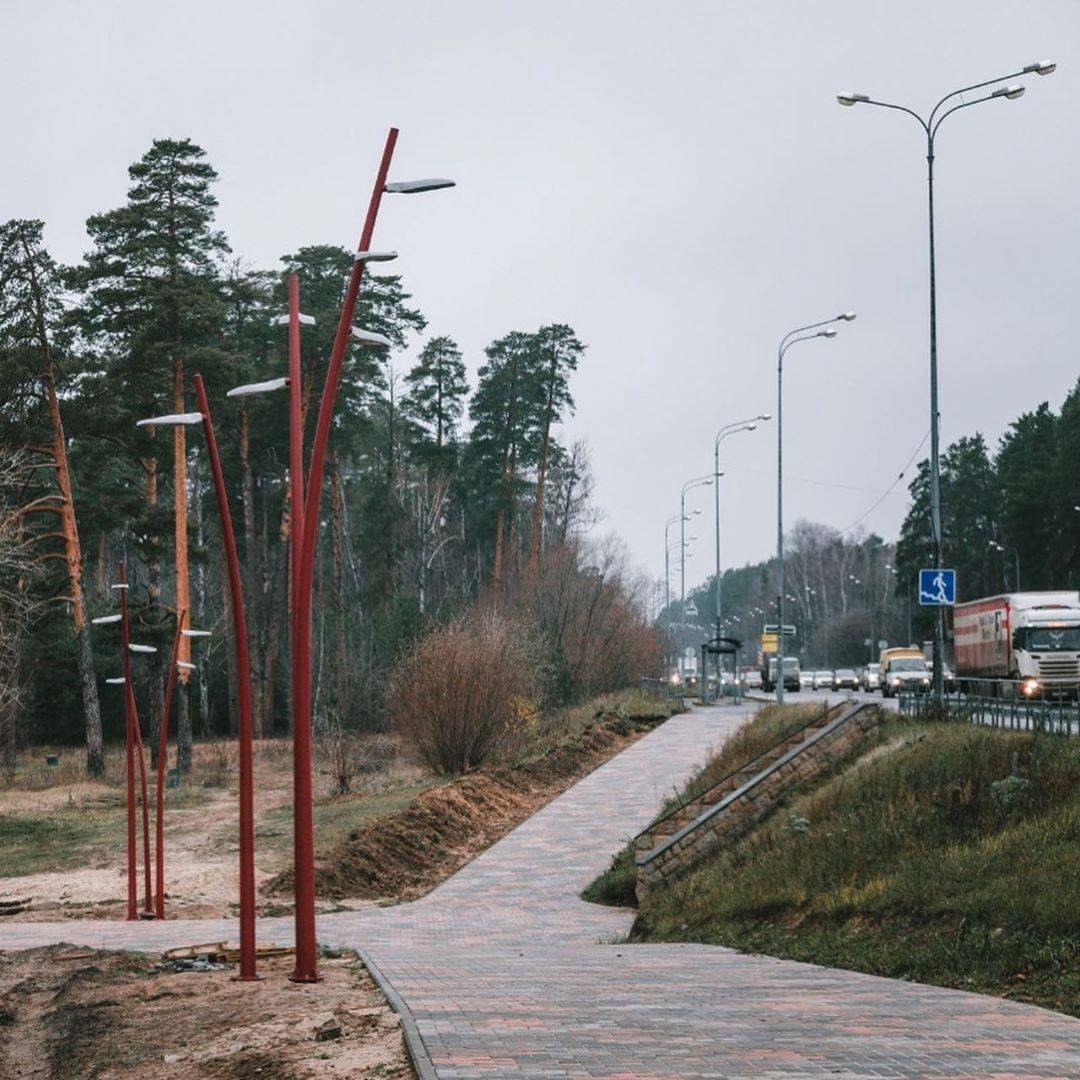 Лесопарк лебяжье казань. Парк Лебяжье Казань. Озеро Лебяжье Казань благоустройство. Лебяжье озеро Казань парк. Лесопарк Лебяжье.