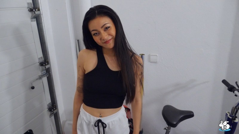 Rae Lil Black - Asian Babe Fucks Her Boyfriend In The Garage бесплантно в х...
