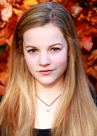 Иззи Мейкл-Смолл