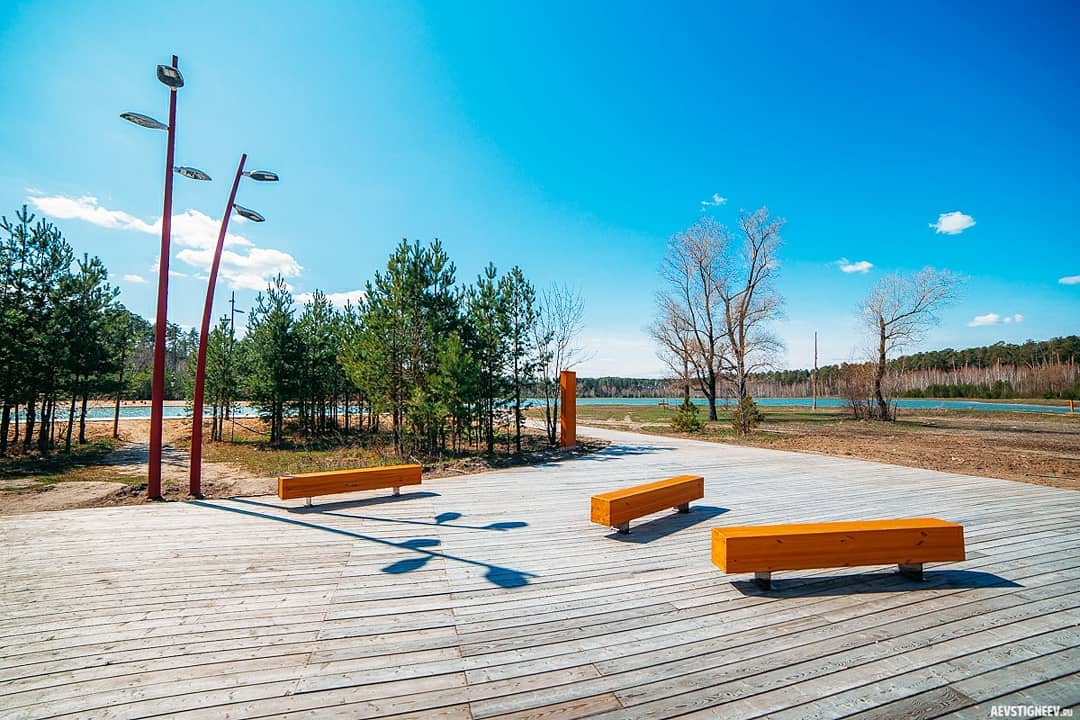 Лебяжье озеро казань домики. Лебяжье набережная. Озеро лебяжье казань благоустройство. Лебяжье озеро казань пляж. Лебяжье набережные челны.